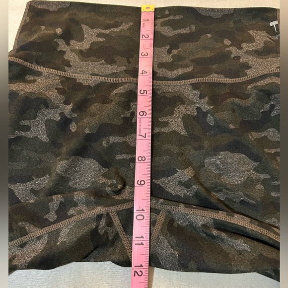 Fabletics Leggings Size S Camouflage Gray Black - Picture 5 of 8